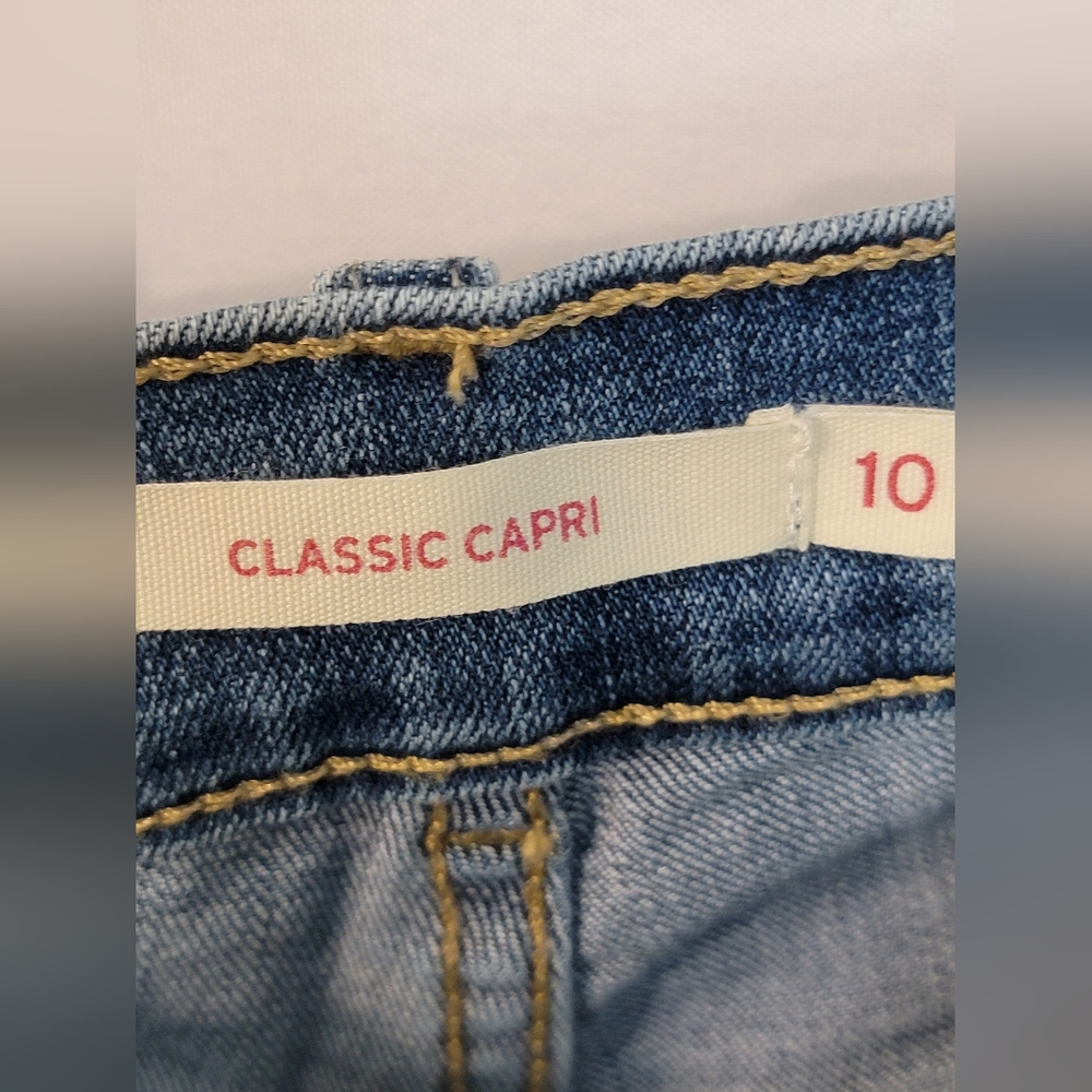 Levi Strauss & CO Classic Capri Jeans Size 10 - Picture 9 of 11